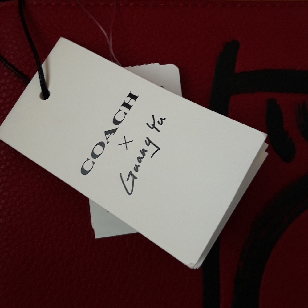 (New) Coach Pouch - Picture 4 of 5